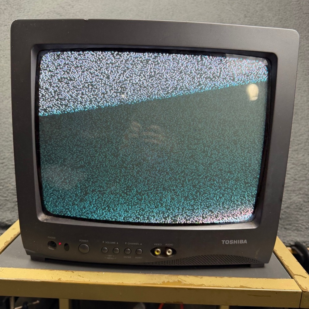 Toshiba 13A23 13 Inch CRT Color TV Retro Gaming Vintage 2003 Black Display